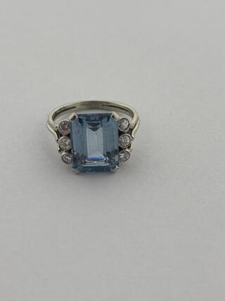 Witgouden ring met diamanten en aquamarijn – natuurlijk
